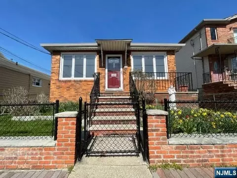 209 8th St, Fairview, NJ 07022