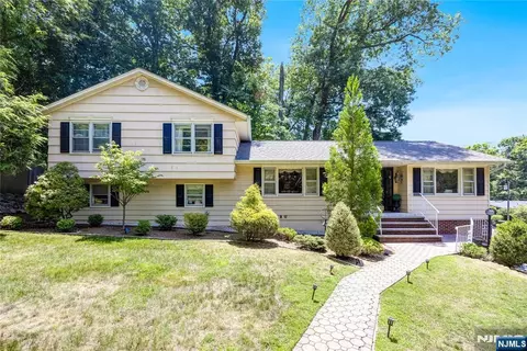 551 Stellman Dr, River Vale, NJ 07675