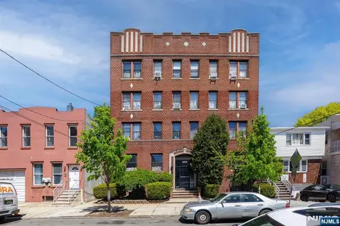 100 Prospect St #204, Jersey City, NJ 07307