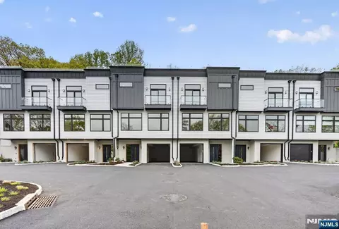 522 Valley Rd #2, Clifton, NJ 07013