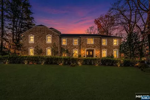27 Pine Hill Rd, Old Tappan, NJ 07675