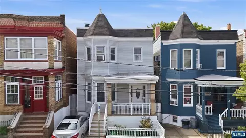813 20th St, Union City, NJ 07087