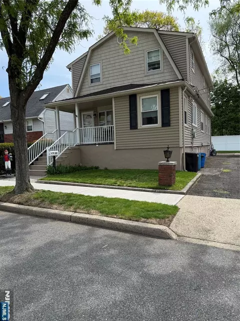 57 Oak St, Rochelle Park, NJ 07662