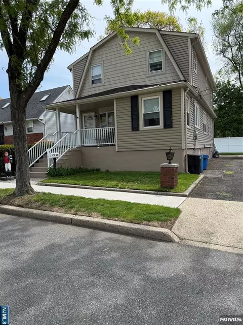 57 Oak St, Rochelle Park, NJ 07662