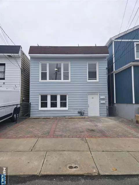 82 Grant St, Fairview, NJ 07022