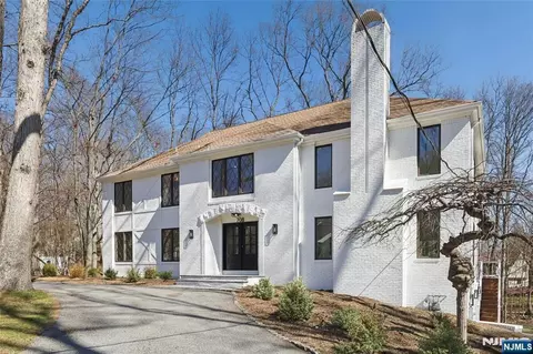708 Windswept Ln, Franklin Lakes, NJ 07417
