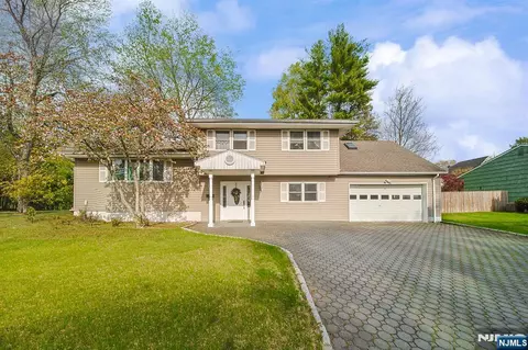 18 Carter St, Norwood, NJ 07648