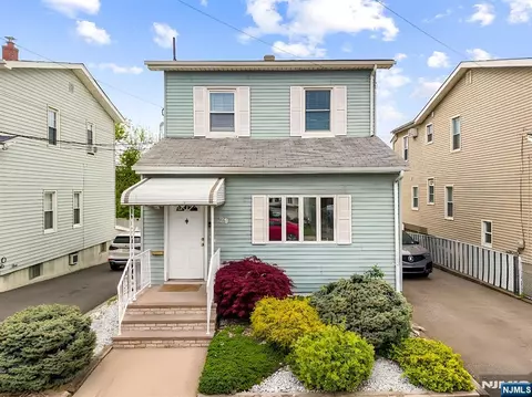 29 Pine St, Lodi, NJ 07644