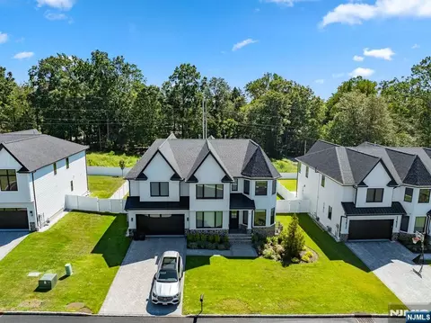 4 Wedgehill Ln, Montvale, NJ 07645