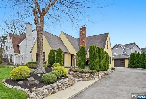 11 Ashton Pl, Glen Rock, NJ 07452