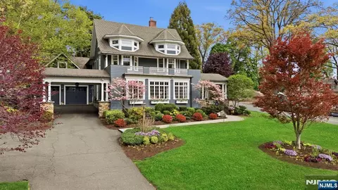 203 Heights Rd, Ridgewood, NJ 07450