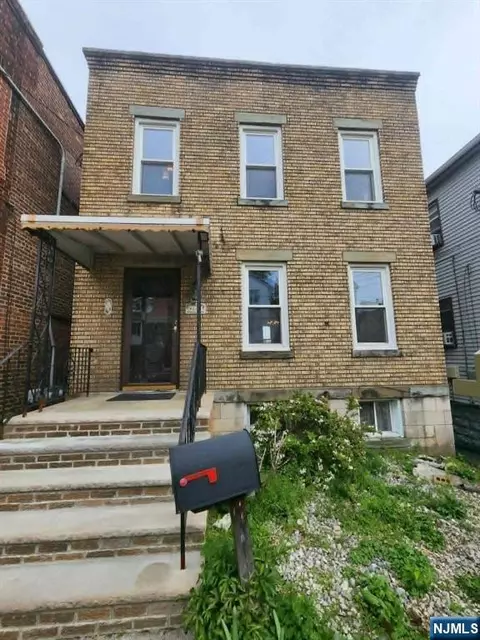 66 Forest St, Kearny, NJ 07032