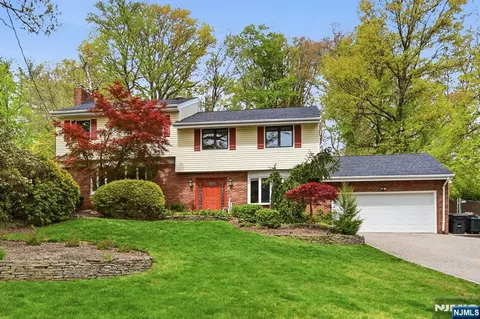 46 Wierimus Ln, Hillsdale, NJ 07642