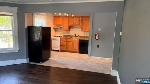 Entry Way - 20 Maple Ave, Springfield, NJ 07081 photo 4 of 8