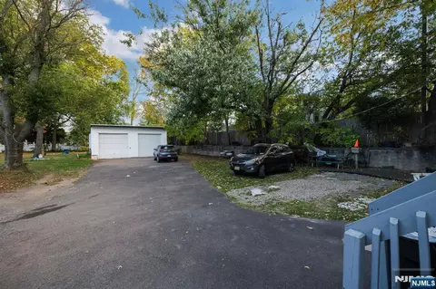 Exterior - 20 Maple Ave, Springfield, NJ 07081 photo 3 of 5