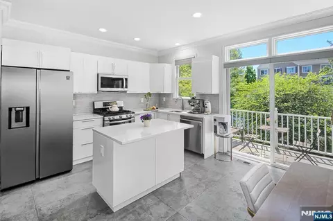 249 Brower Ct, West New York, NJ 07093