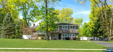 53 Smithfield Rd, Waldwick, NJ 07463