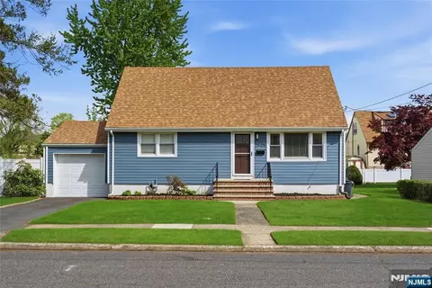 21-05 Dalton Pl, Fair Lawn, NJ 07410