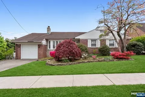 40 17th Ave, Elmwood Park, NJ 07407