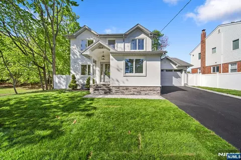 33-17 Southern Dr, Fair Lawn, NJ 07410