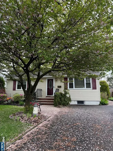 15 Congress St, Dumont, NJ 07628