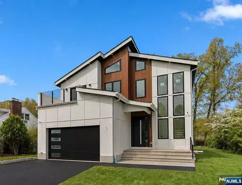 52 Congressional Pkwy, Livingston, NJ 07039