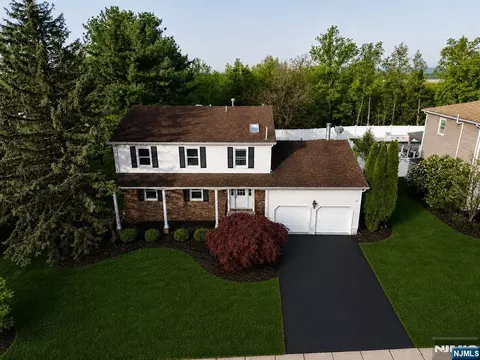 76 Point View Pkwy, Wayne, NJ 07470 photo 1