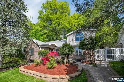247 Glenwood Ave, Leonia, NJ 07605