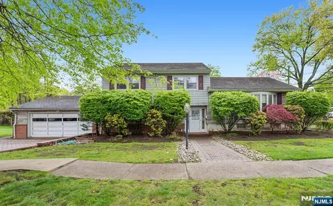 339 Beechwood Rd, Oradell, NJ 07649