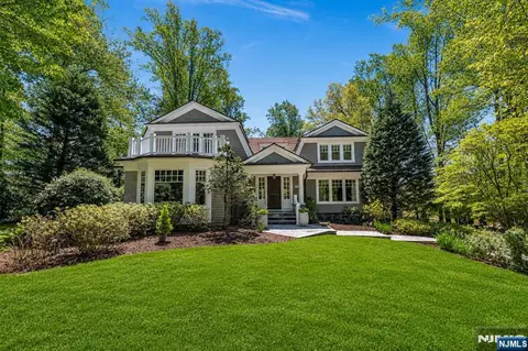 14 Coach Ln, Saddle River, NJ 07458