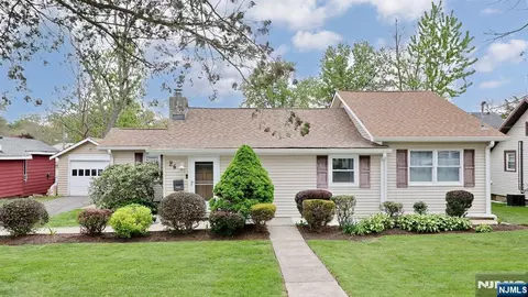 26 Mohawk Ave, Lake Hiawatha, NJ 07034