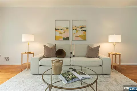 5 Robin Hill Rd, North Caldwell, NJ 07006