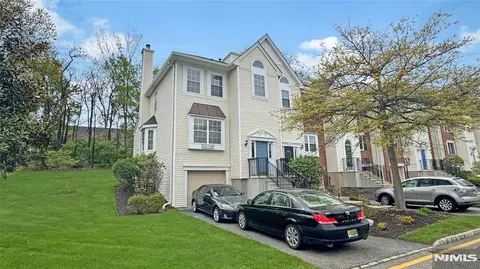 1051 Ash Dr, Mahwah, NJ 07430