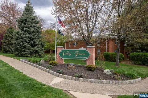 1152 Valley Rd #2B, Wayne, NJ 07470