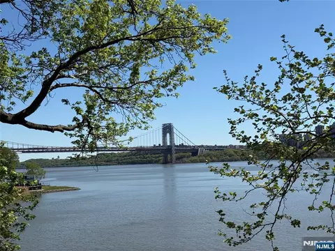 1375 River Rd #1K, Edgewater, NJ 07020