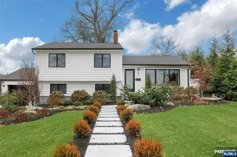 81 Pascack Ave, Emerson, NJ 07630