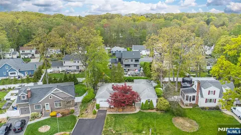View/Area - 51 Chestnut Dr, Wayne, NJ 07470 photo 3 of 5