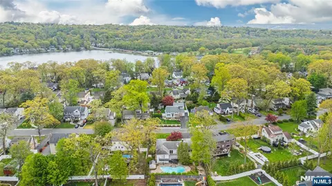 View/Area - 51 Chestnut Dr, Wayne, NJ 07470 photo 4 of 5