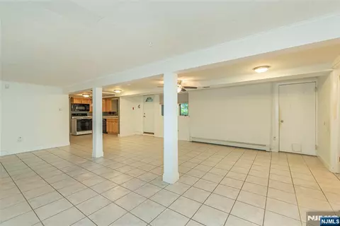 Living - 51 Chestnut Dr, Wayne, NJ 07470 photo 4 of 6