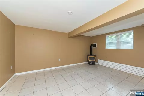 Living - 51 Chestnut Dr, Wayne, NJ 07470 photo 6 of 6