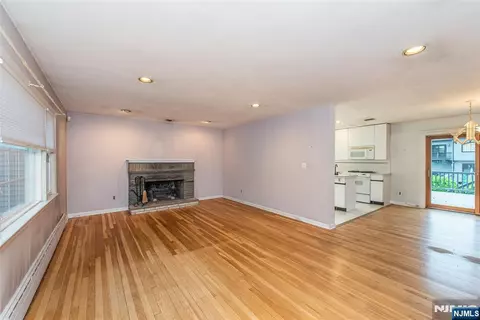 Living - 51 Chestnut Dr, Wayne, NJ 07470 photo 1 of 6