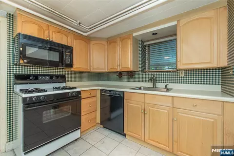 Kitchen - 51 Chestnut Dr, Wayne, NJ 07470 photo 2 of 2