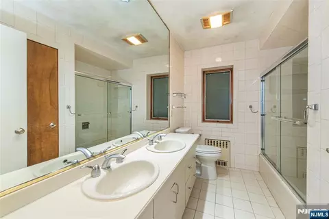 Bath - 51 Chestnut Dr, Wayne, NJ 07470 photo 1 of 8