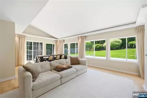Living - 4 Ackerman St, Waldwick, NJ 07463 photo 2 of 4