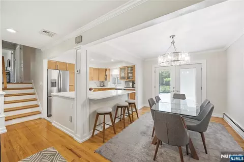 Dining - 4 Ackerman St, Waldwick, NJ 07463 photo 3 of 4