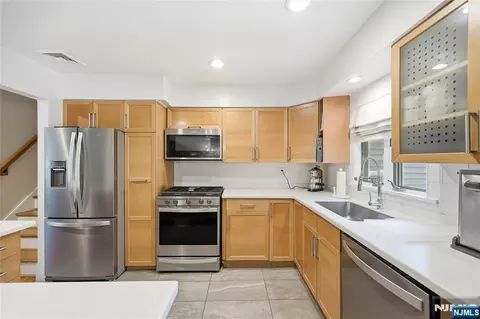 Kitchen - 4 Ackerman St, Waldwick, NJ 07463 photo 5 of 6