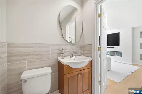 Bath - 4 Ackerman St, Waldwick, NJ 07463 photo 1 of 2
