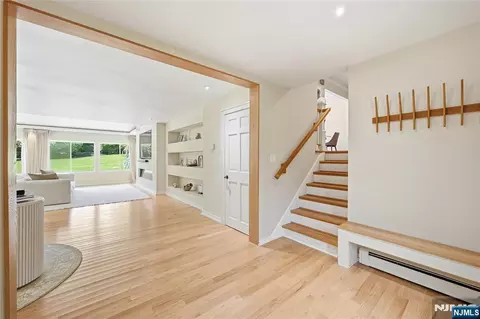 Entry Way - 4 Ackerman St, Waldwick, NJ 07463 photo 2 of 4