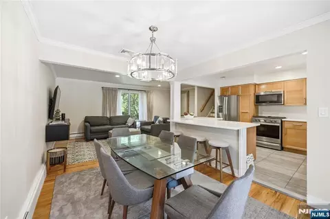 Dining - 4 Ackerman St, Waldwick, NJ 07463 photo 4 of 4