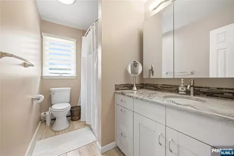 Bath - 4 Ackerman St, Waldwick, NJ 07463 photo 2 of 2